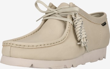 Chaussure à lacets 'Wallebee' CLARKS en beige : devant