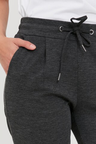 Tapered Pantaloni 'Kate' di ICHI in grigio