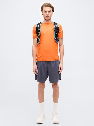 HOKA - Camiseta funcional 'AIROLITE 2.0' en naranja