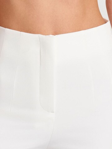 Dilvin Flared Pants in White