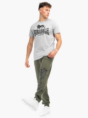 LONSDALE Футболка ' LOSCOE ' в Серый