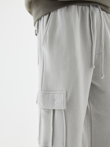 Tapered Pantaloni cargo di Pull&Bear in grigio