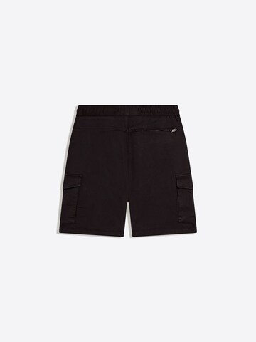 Bershka Regular Shorts in Schwarz