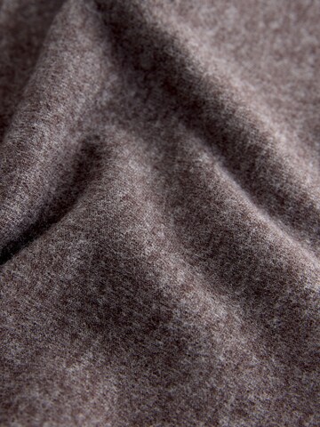 pilka Next Plačios klešnės Kelnės