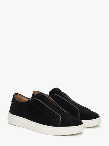 Estro Sneakers '09-469' in Black