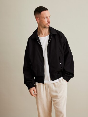 DAN FOX APPAREL Overgangsjakke 'Robin' i sort: forside