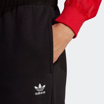 juoda ADIDAS ORIGINALS Siaurėjantis Kelnės 'Essentials Fleece'