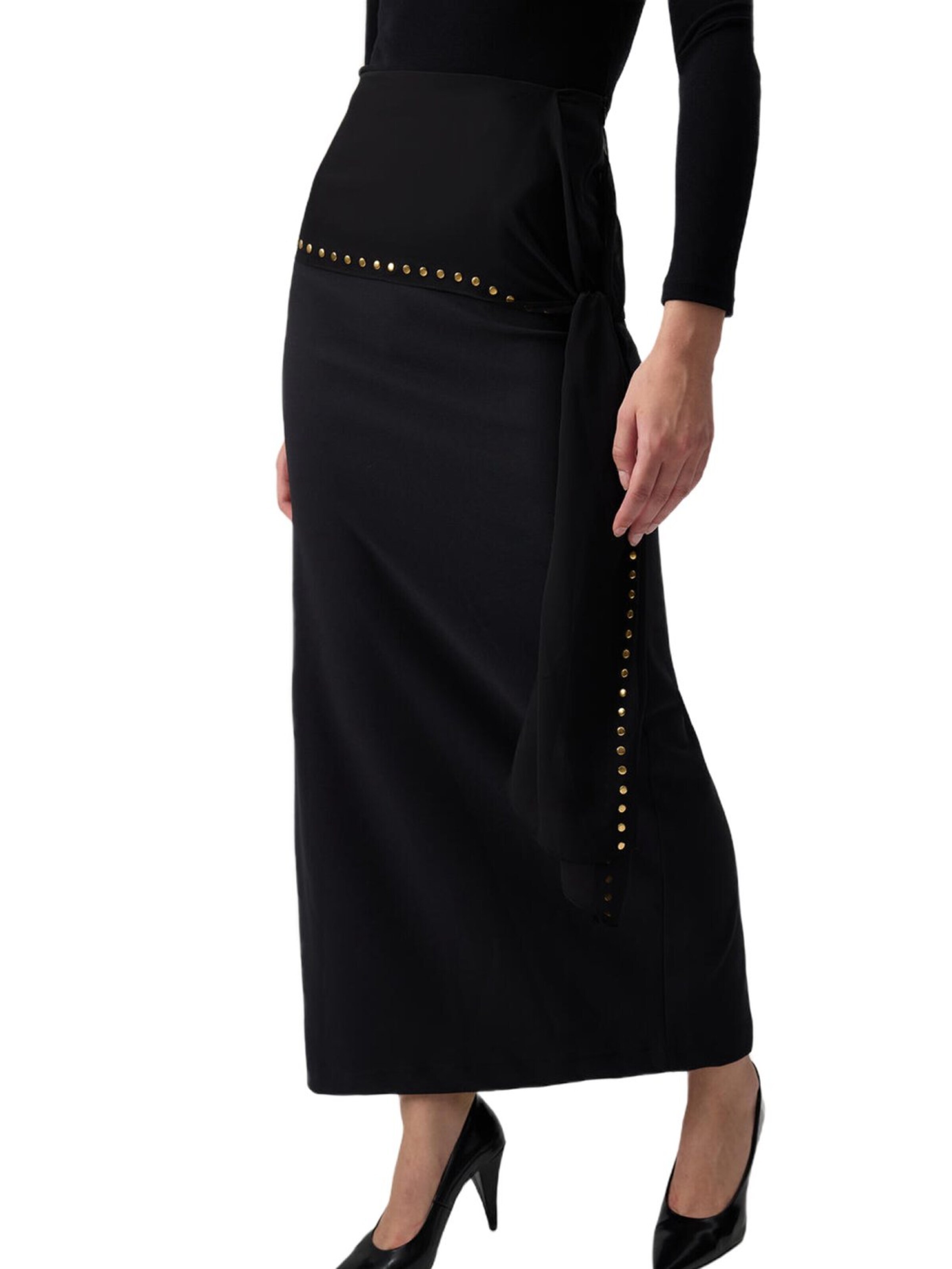 Touche Prive Skirt in Black: front