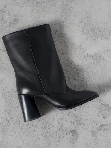 Estro Ankelboots '25118' i svart
