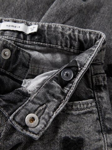 Loosefit Jeans 'NMFBella' di NAME IT in grigio
