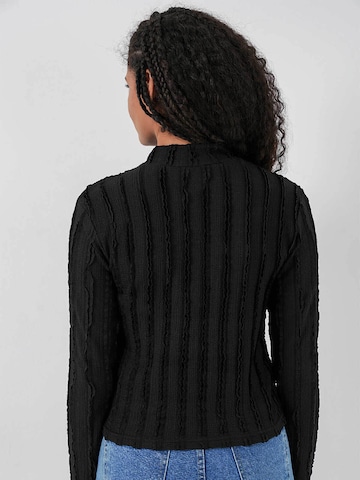 Bigdart Pluus, värv must