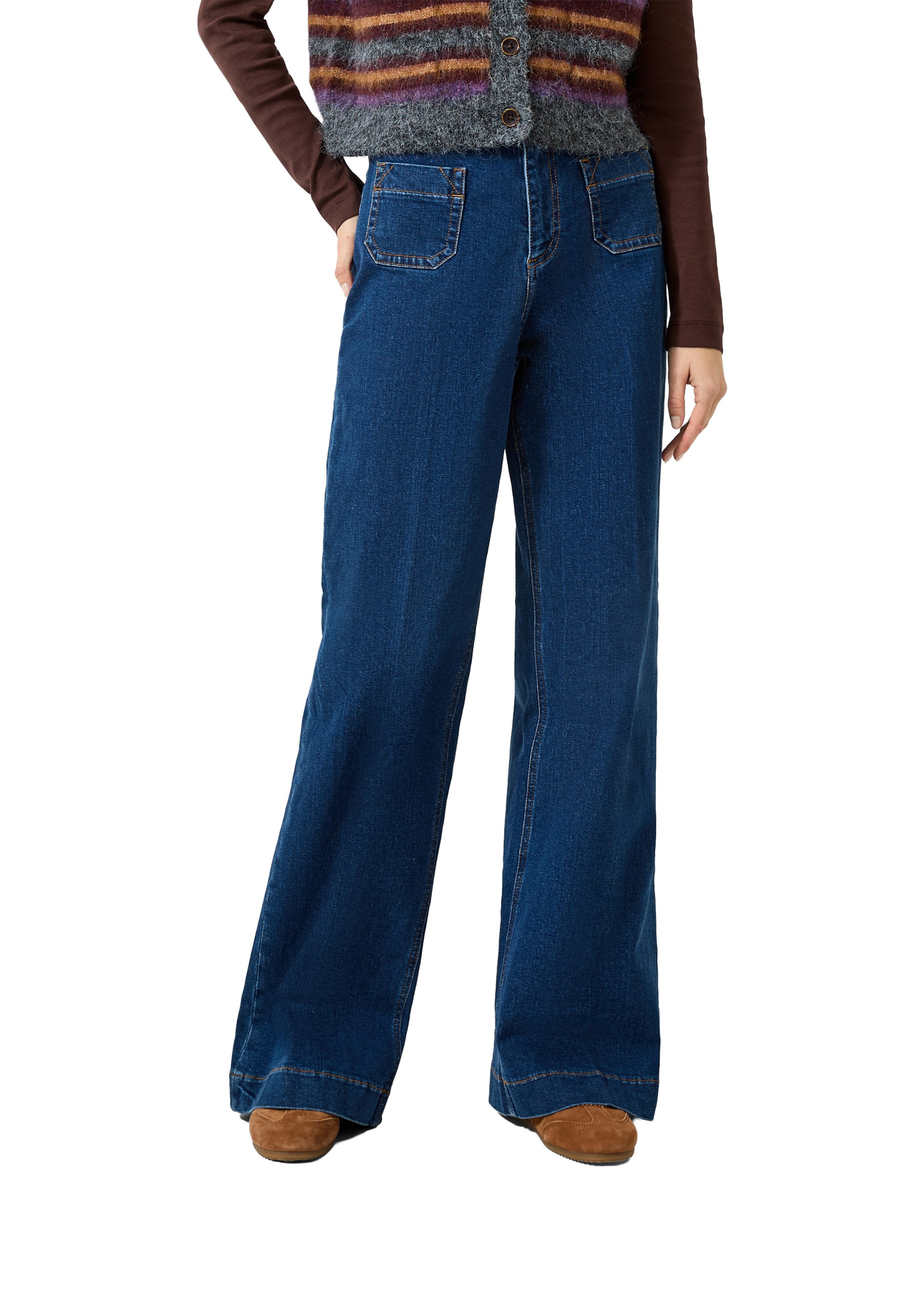 QS Flared Jeans in Blue: front