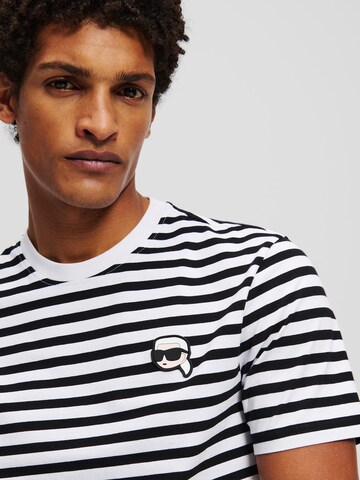 Maglietta ' IKON GESTREIFTES T-SHIRT ' di Karl Lagerfeld in nero