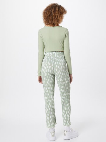 Regular Pantalon Monki en vert