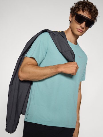 NIKE Sportshirt 'MILER' in Grün