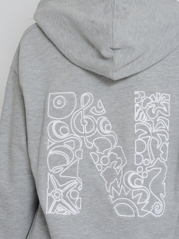 NASSAU Beach Club Sweatshirt 'NB231038 ' in Grau