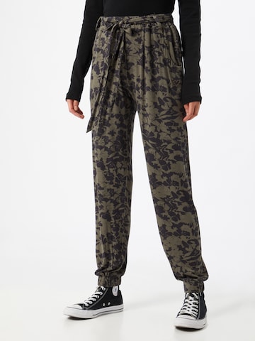 Tapered Pantaloni 'Alice' di Alife and Kickin in verde: frontale