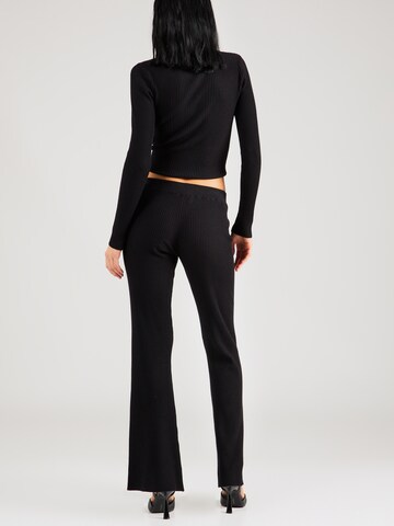 Flared Pantaloni 'Delia' di ABOUT YOU x Chiara Biasi in nero