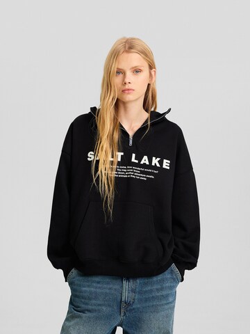 Bershka Sweatshirt in Zwart: voorkant