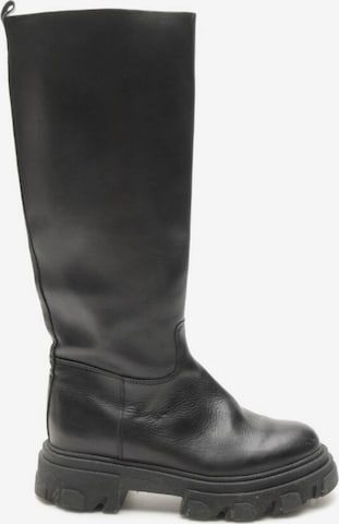 Mrs & Hugs Dress Boots in 39 in Black: front