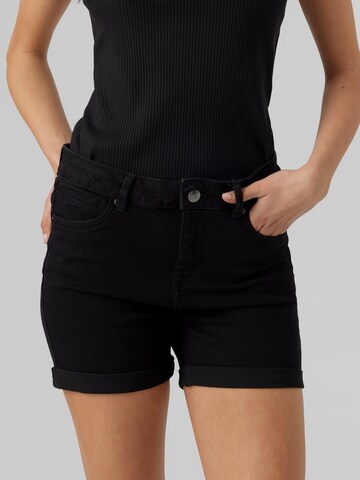 VERO MODA Slimfit Shorts 'LUNA' in Schwarz