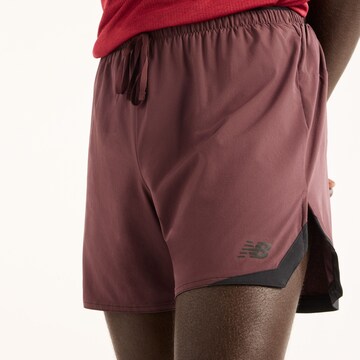 new balance Loosefit Sportbroek 'RC Essential Short 5"' in Bruin