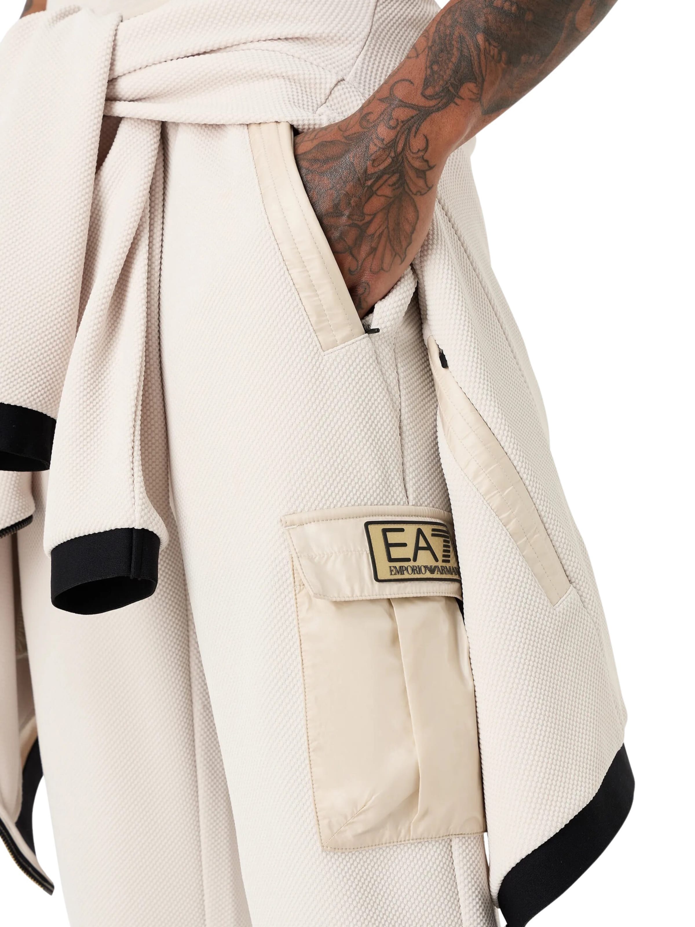 EA7 Emporio Armani Regular Cargobroek in Wit