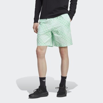 Regular Pantalon ADIDAS ORIGINALS en vert : devant