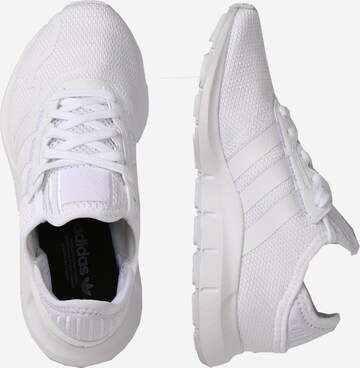 ADIDAS ORIGINALS - Zapatillas deportivas 'Swift Run X' en blanco