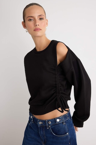 Trendyol Sweatshirt in Zwart: voorkant