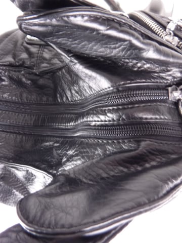 Kumixi Handbag in Black