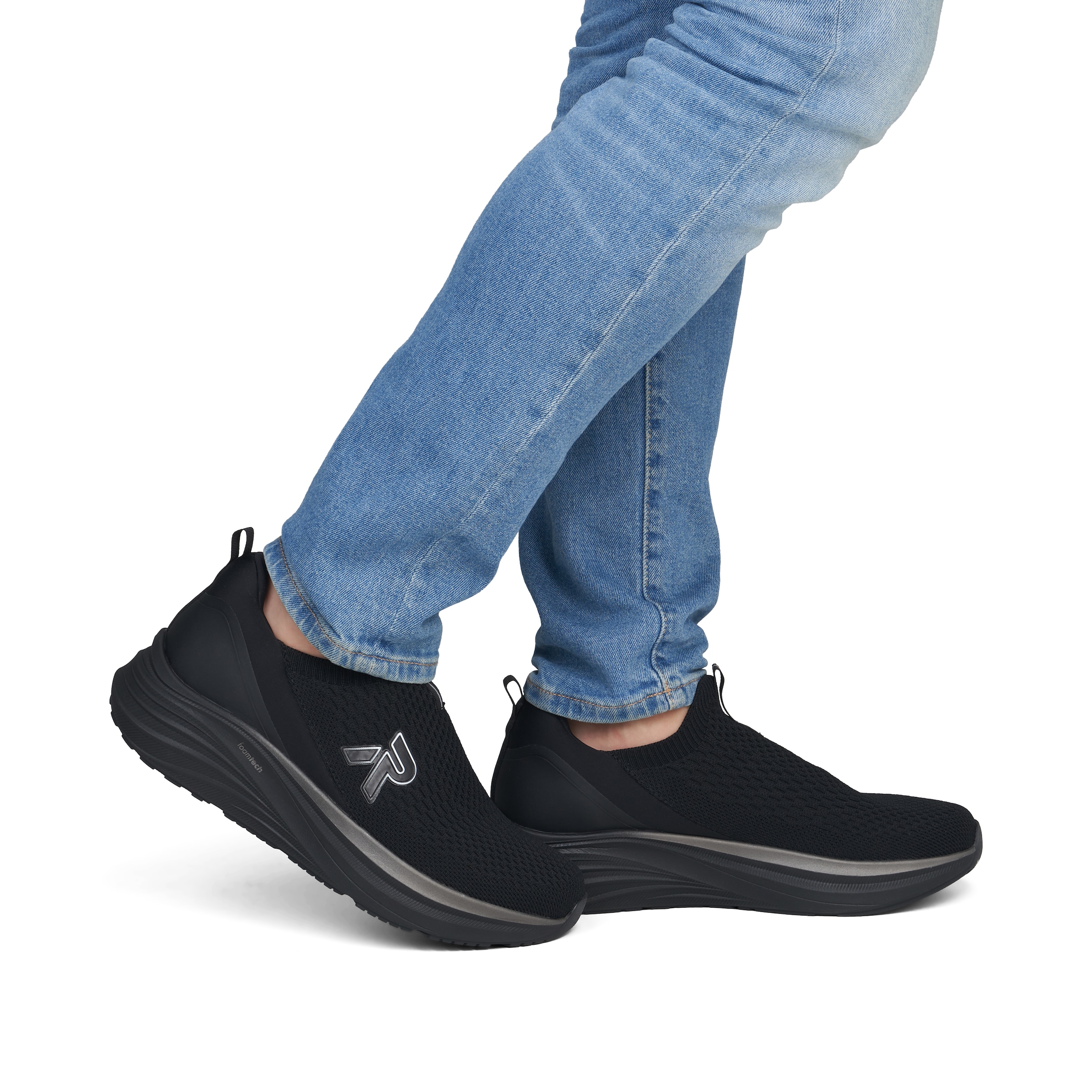 Baskets basses Rieker en noir : devant