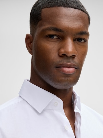 Coupe slim Chemise business 'Stan' STRELLSON en blanc