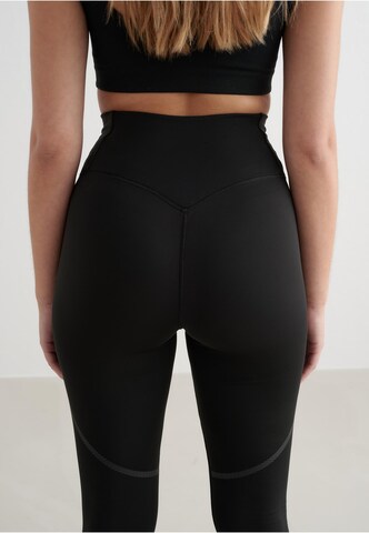Aim'n Skinny Sports trousers in Black