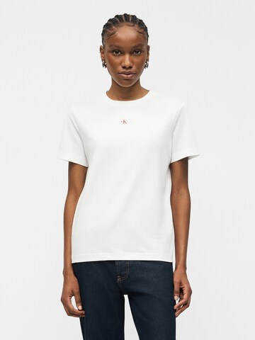 Tricou de la Calvin Klein Jeans pe alb: față