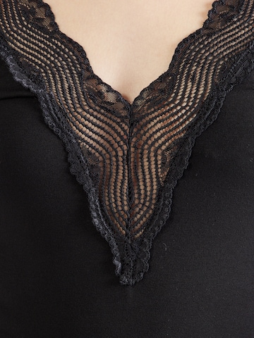 ABOUT YOU Тениска 'Celia' в черно