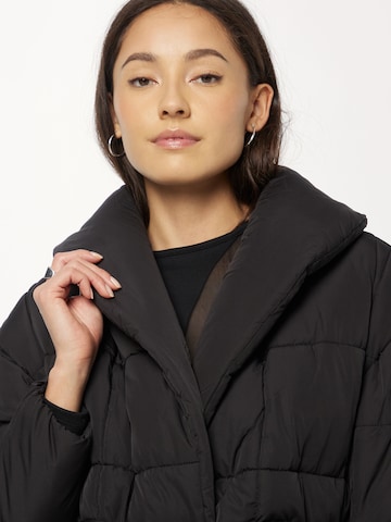 River Island Winterjacke in Schwarz