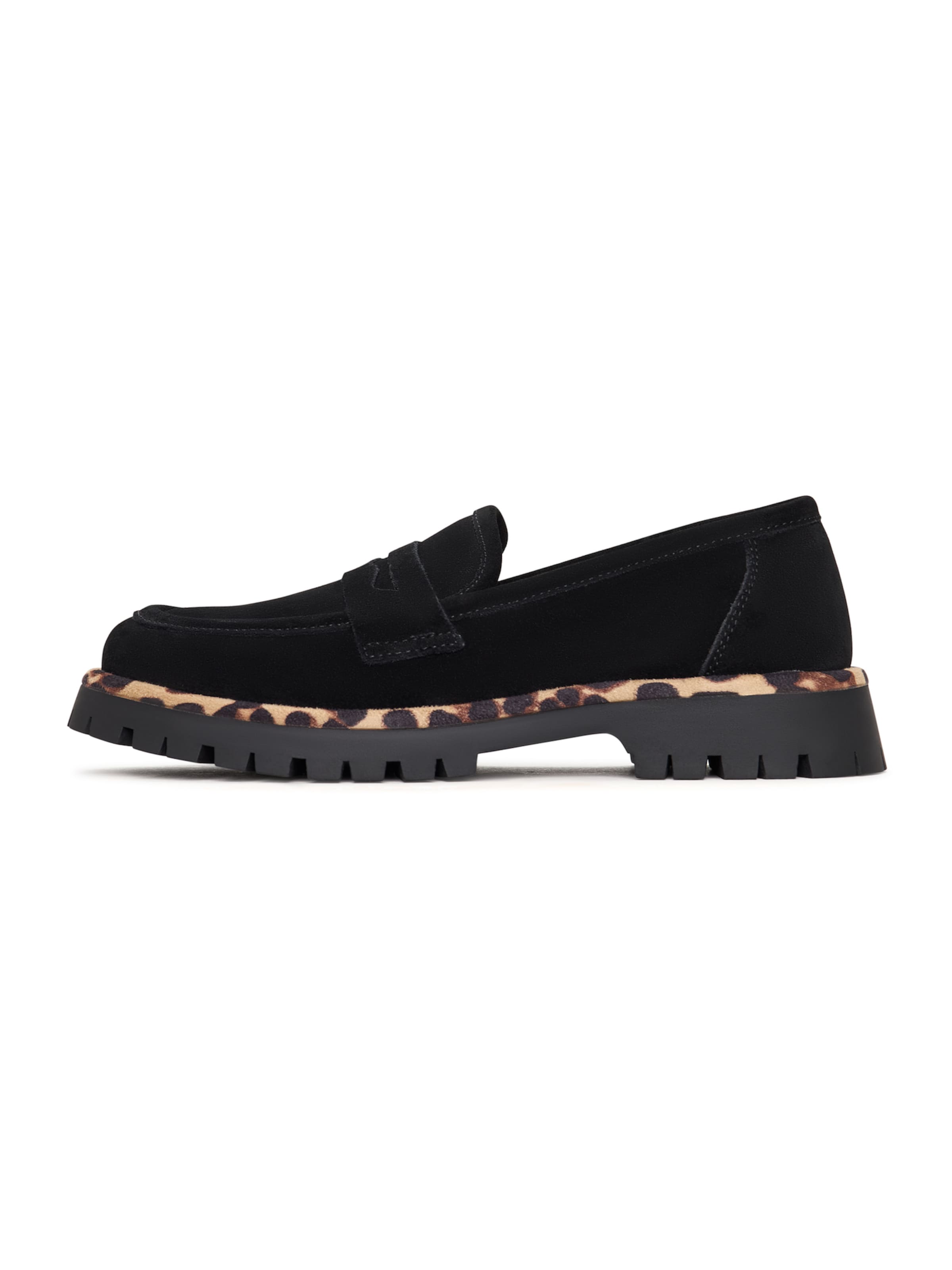 CESARE GASPARI Classic Flats in Black: front