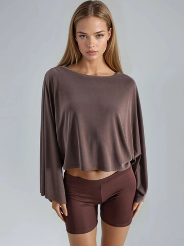 Busem Shirt in Brown: front