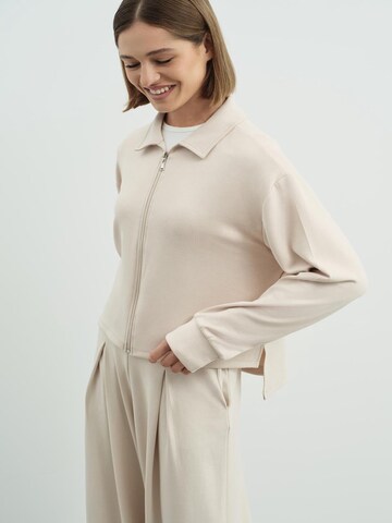 C&City Wide leg Pleat-front trousers in Beige