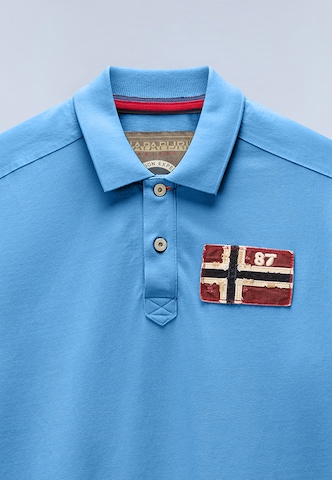 NAPAPIJRI T-shirt 'E-ARCHIVE' i blå