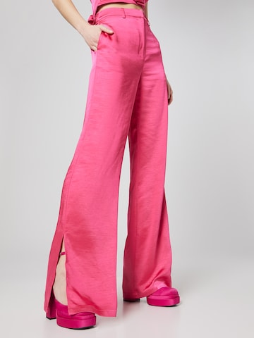 Hoermanseder x About You Zvonové kalhoty Kalhoty 'Felice' – pink: přední strana