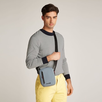 TOMMY HILFIGER Crossbody Bag in Blue: front