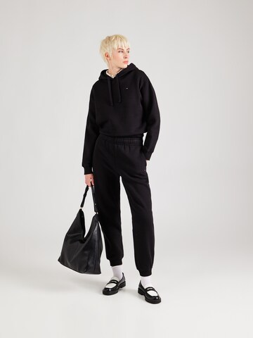 Tapered Pantaloni 'ESSENTIALS' di TOMMY HILFIGER in nero