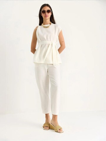 Completo pantalone di Bianco Lucci in beige