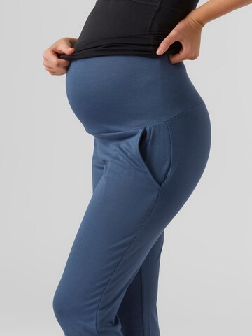 Regular Pantalon 'CAYLYN' MAMALICIOUS en bleu