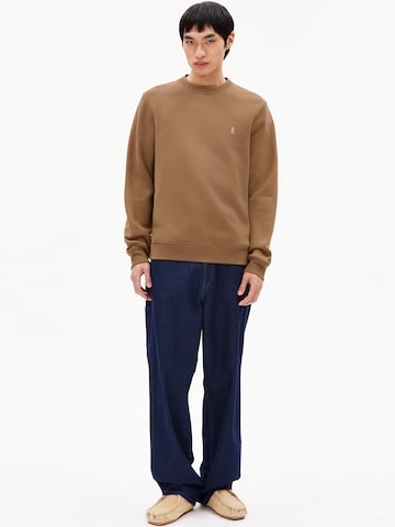 ARMEDANGELS Sweatshirt in Bruin