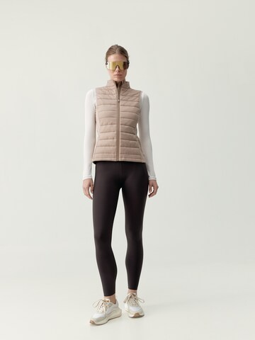 Skinny Gilet de sport ' Vortex ' Born en beige