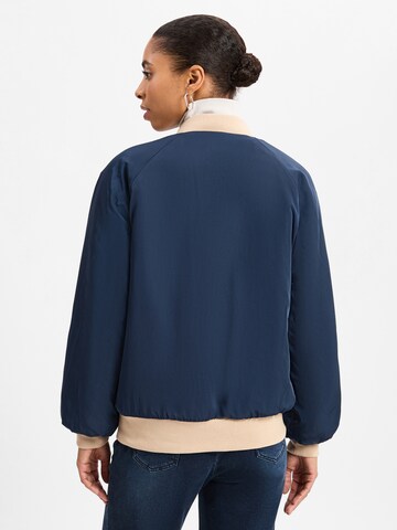 NÜMPH Tussenjas 'Etera' in Blauw
