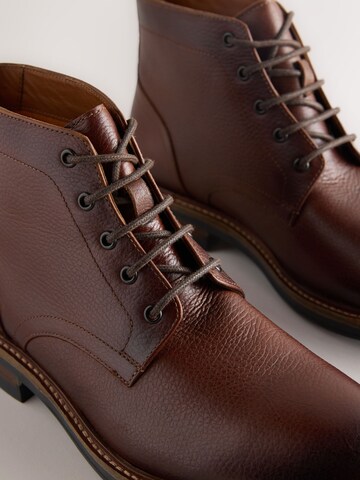 Next - Botas con cordones en marrón